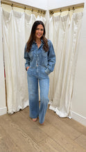 Load image into Gallery viewer, Mv Manorhaven Cropped shirt
