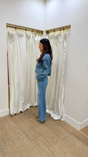 Load image into Gallery viewer, Mv Manorhaven Cropped shirt

